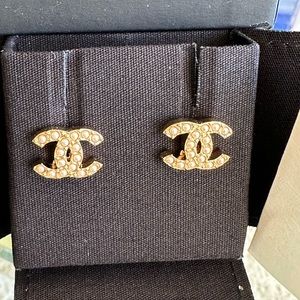 Genuine Chanel earrings in gold color. Never worn, brand new. Latest style